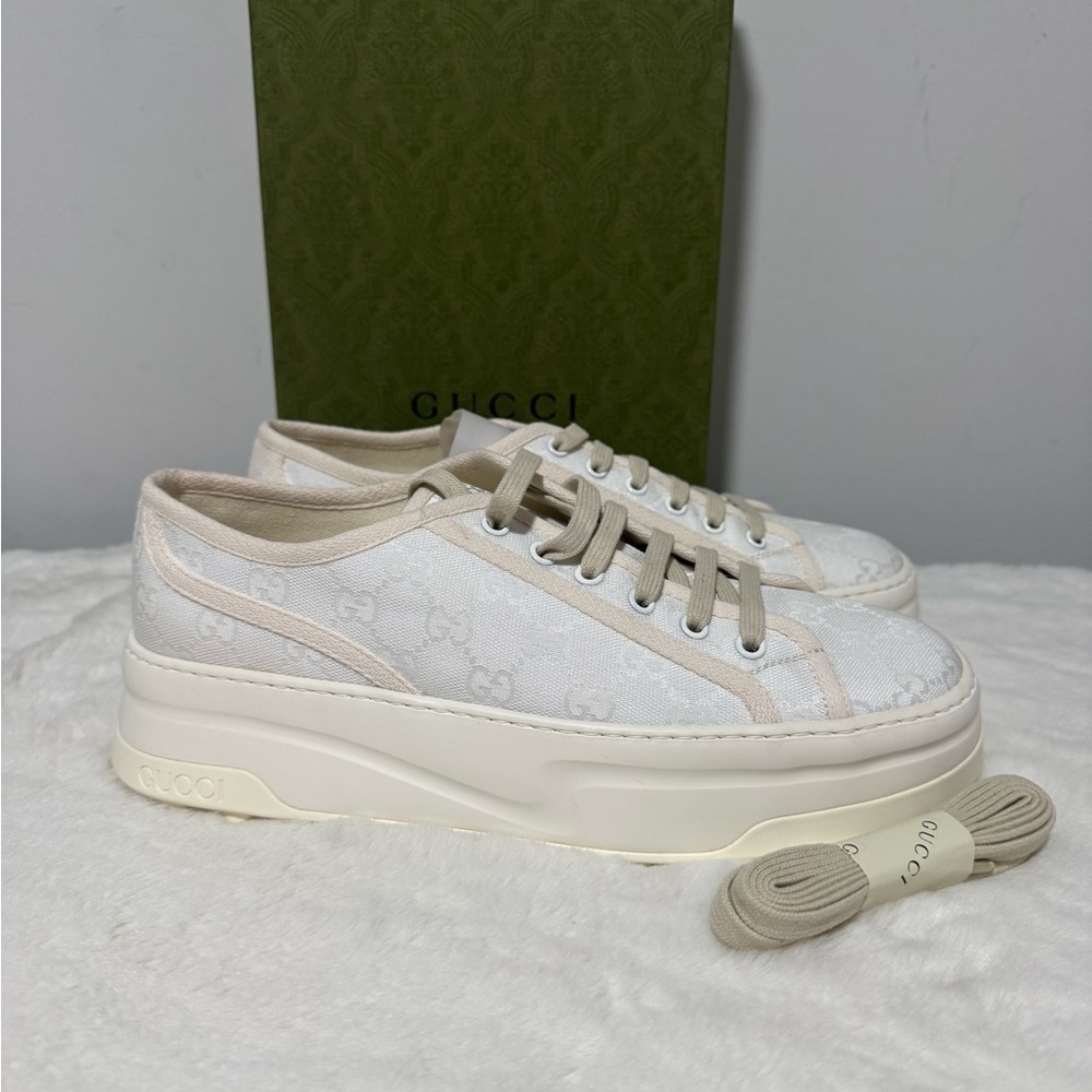 Gucci Women's Cream and White Sneakers